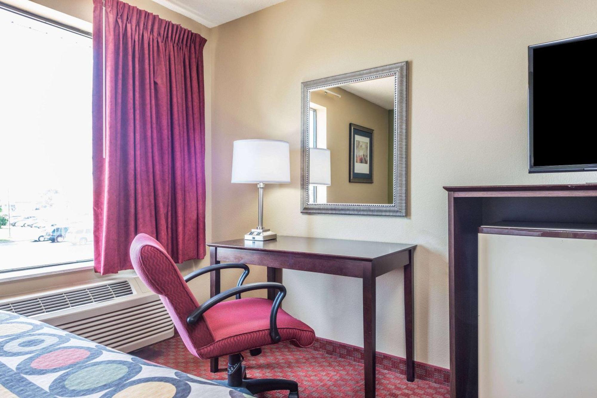 Super 8 By Wyndham Troy Il/St. Louis Area Hotel Luaran gambar
