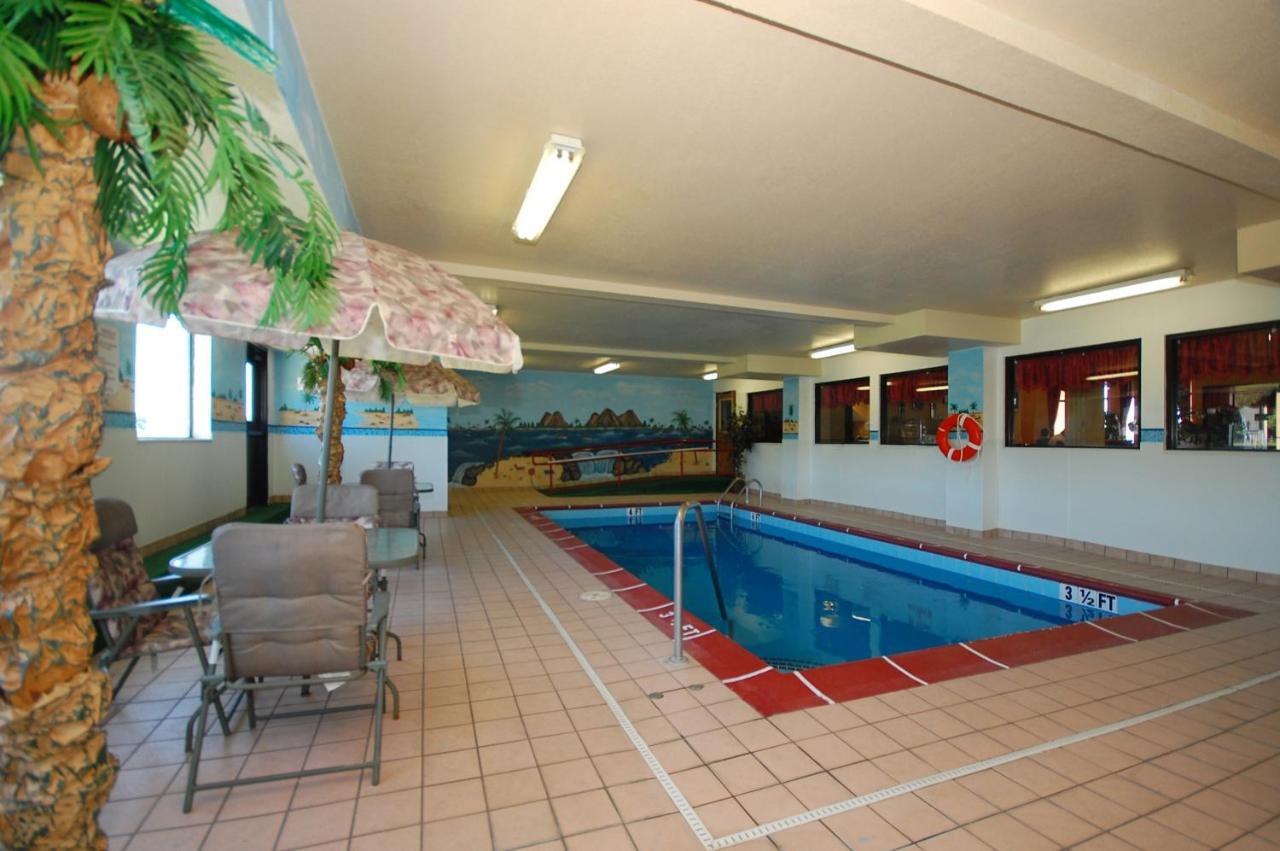 Super 8 By Wyndham Troy Il/St. Louis Area Hotel Luaran gambar